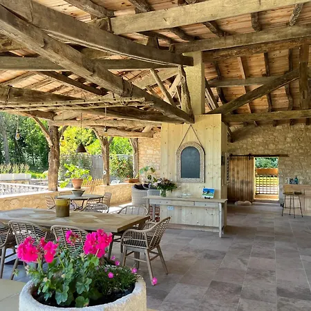 Le De La Boissiere *